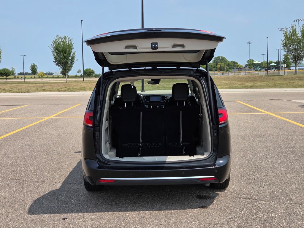 Used 2024 Chrysler Pacifica Touring-L FWD image 54