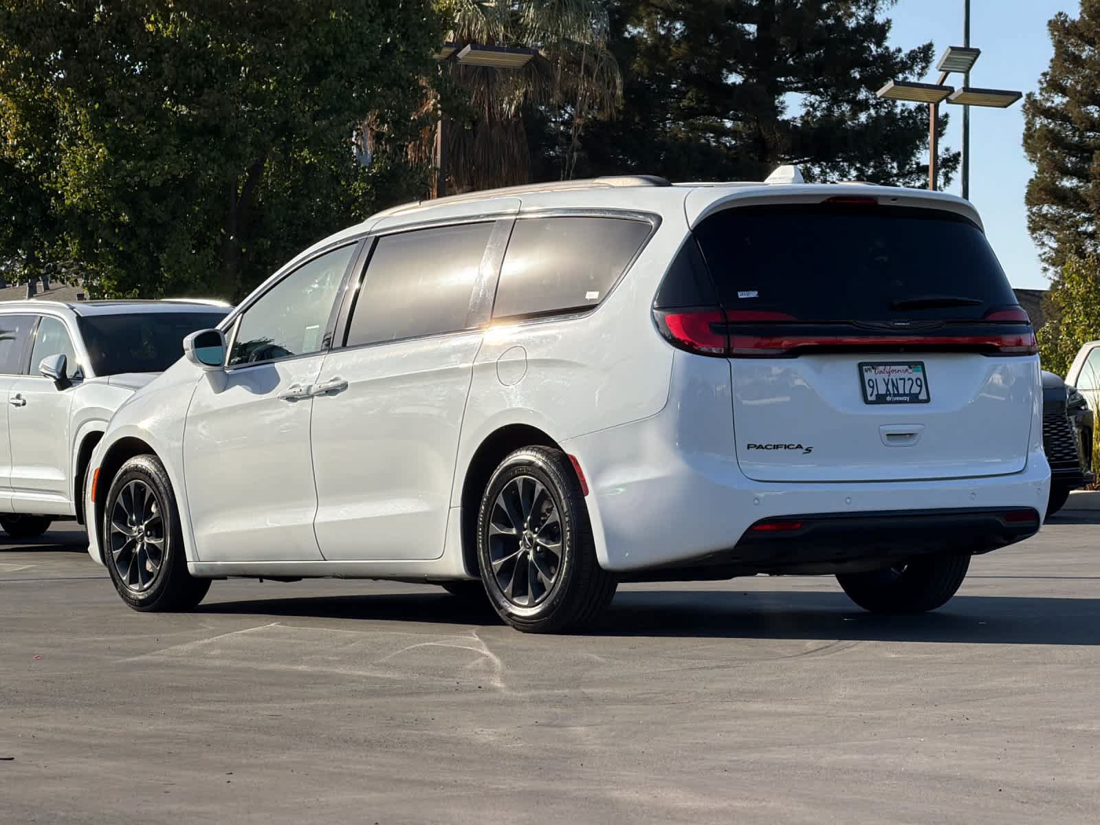 Used 2021 Chrysler Pacifica Touring-L w/ S Appearance Package FWD image 7