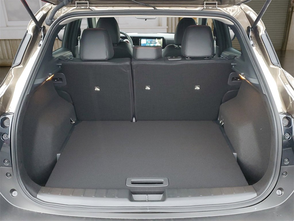 Used 2025 Nissan Kicks SR image 7