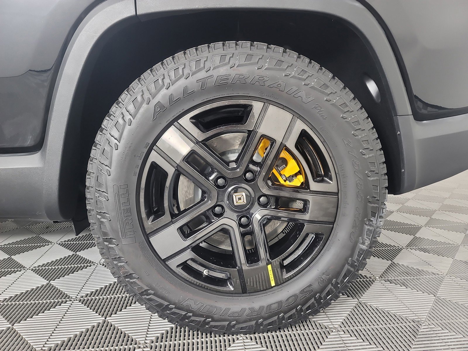 Used 2022 Rivian R1S Launch Edition image 10