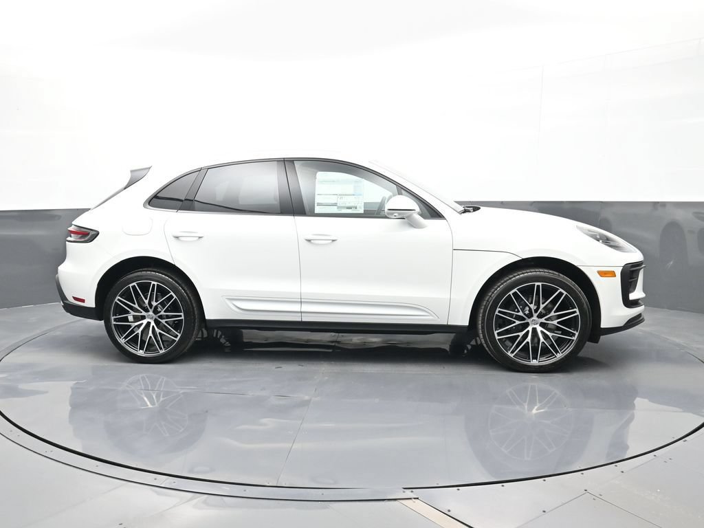 Certified 2026 Porsche Macan AWD/4WD image 24
