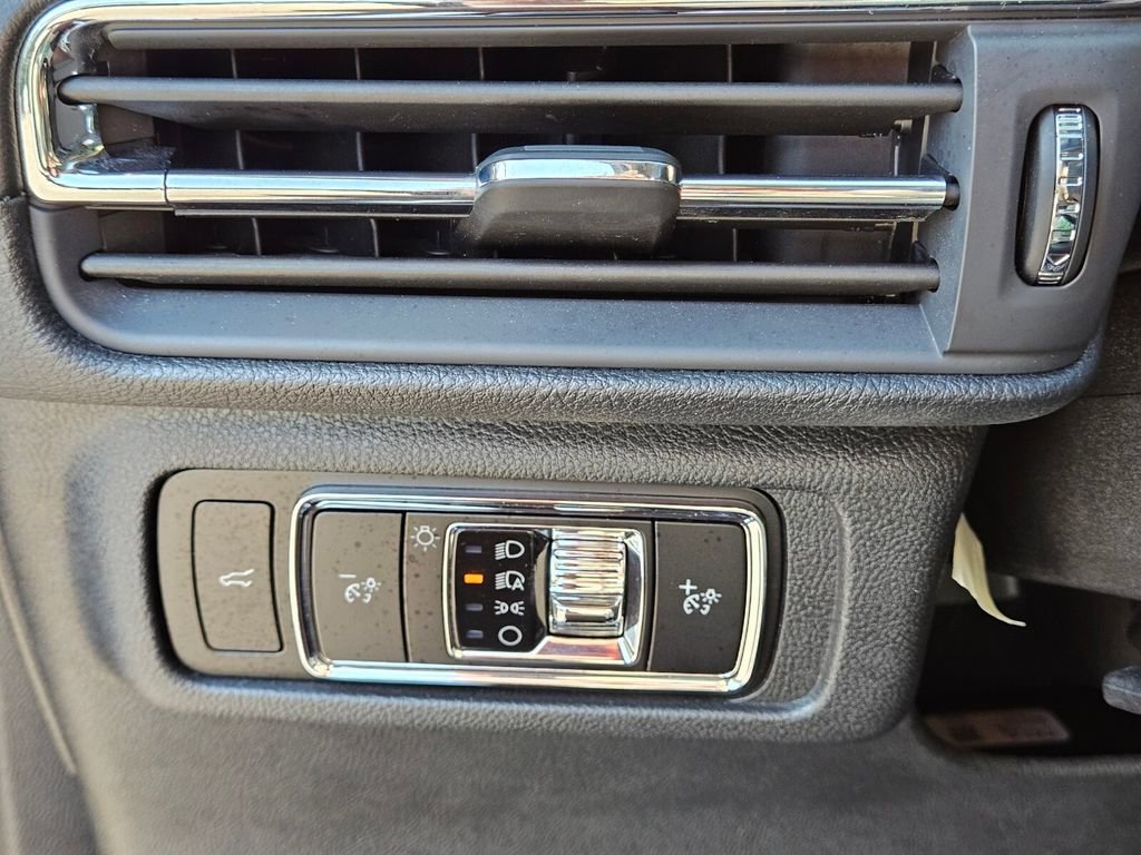 Used 2023 Lincoln Corsair AWD image 30