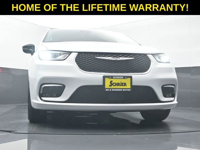 Used 2024 Chrysler Pacifica Touring-L image 55