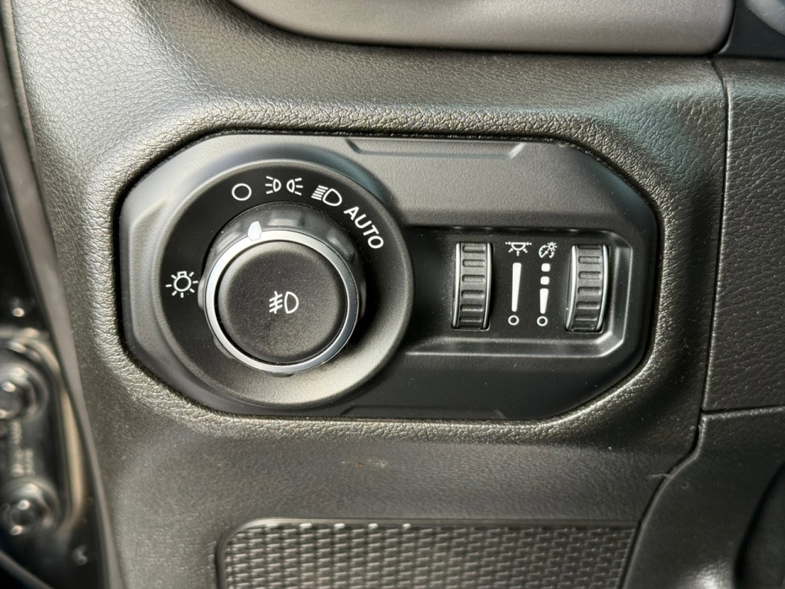 Used 2019 Jeep Wrangler Unlimited Sport w/ Cold Weather Group image 29