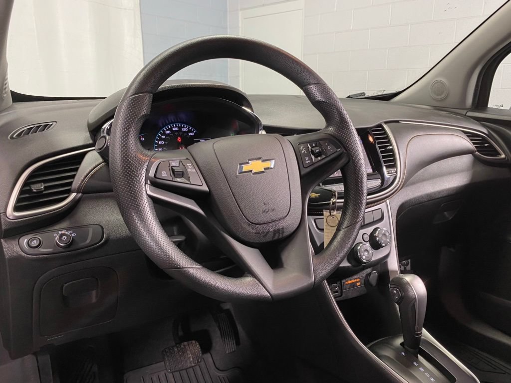 Used 2020 Chevrolet Trax LT FWD image 18