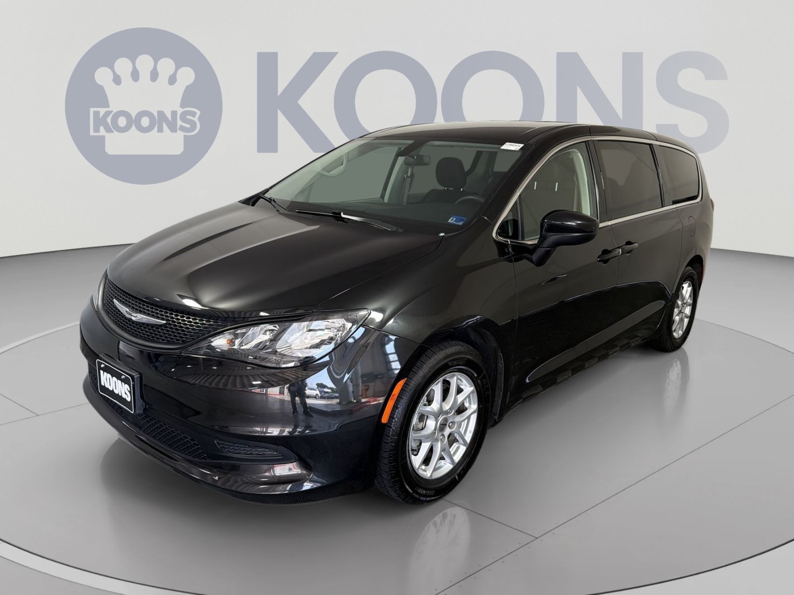 Used 2022 Chrysler Voyager LX FWD image 1