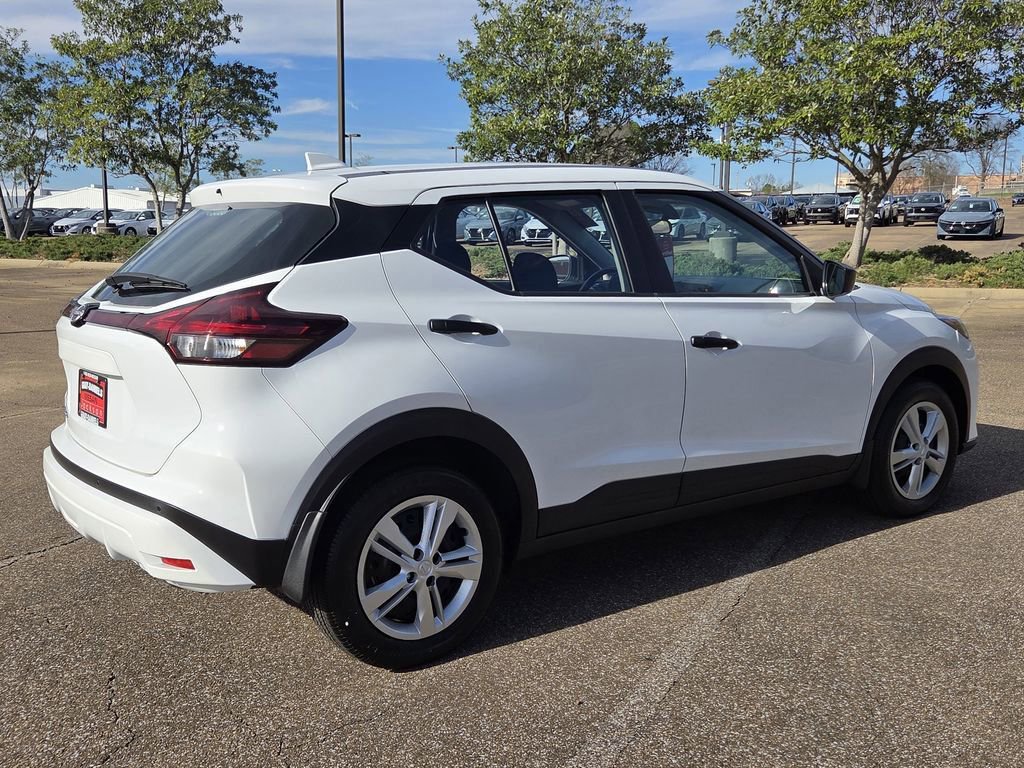 Certified 2025 Nissan Kicks Play S image 2