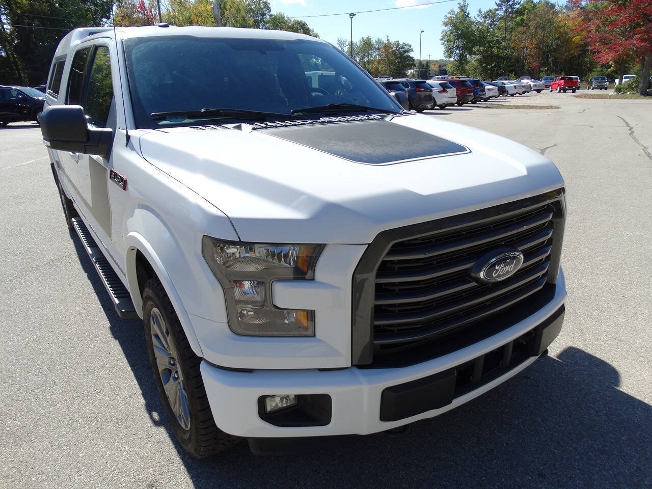 Used 2017 Ford F150 4x4 SuperCrew XLT w/ FX4 Pkg w/ Equipment Group 302A Luxury image 3
