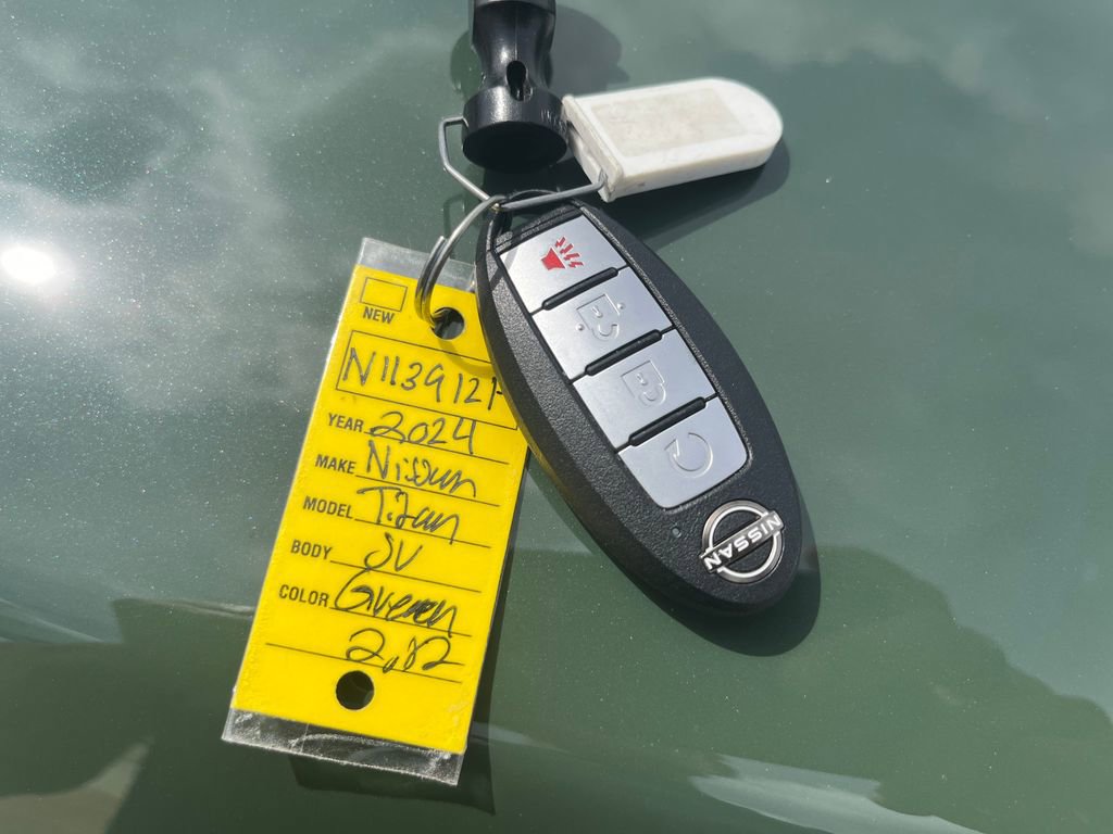 Certified 2024 Nissan Titan SV w/ SV Bronze Edition Package image 35