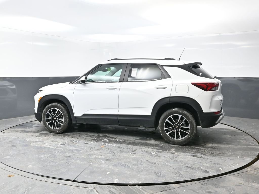 Used 2025 Chevrolet TrailBlazer LT w/ Driver Confidence Package image 11