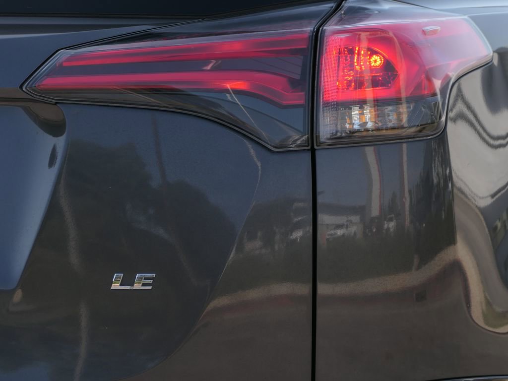 Used 2018 Toyota RAV4 LE w/ All Weather Liner Package FWD image 3