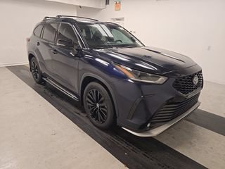 Used 2023 Toyota Highlander XSE FWD video 3