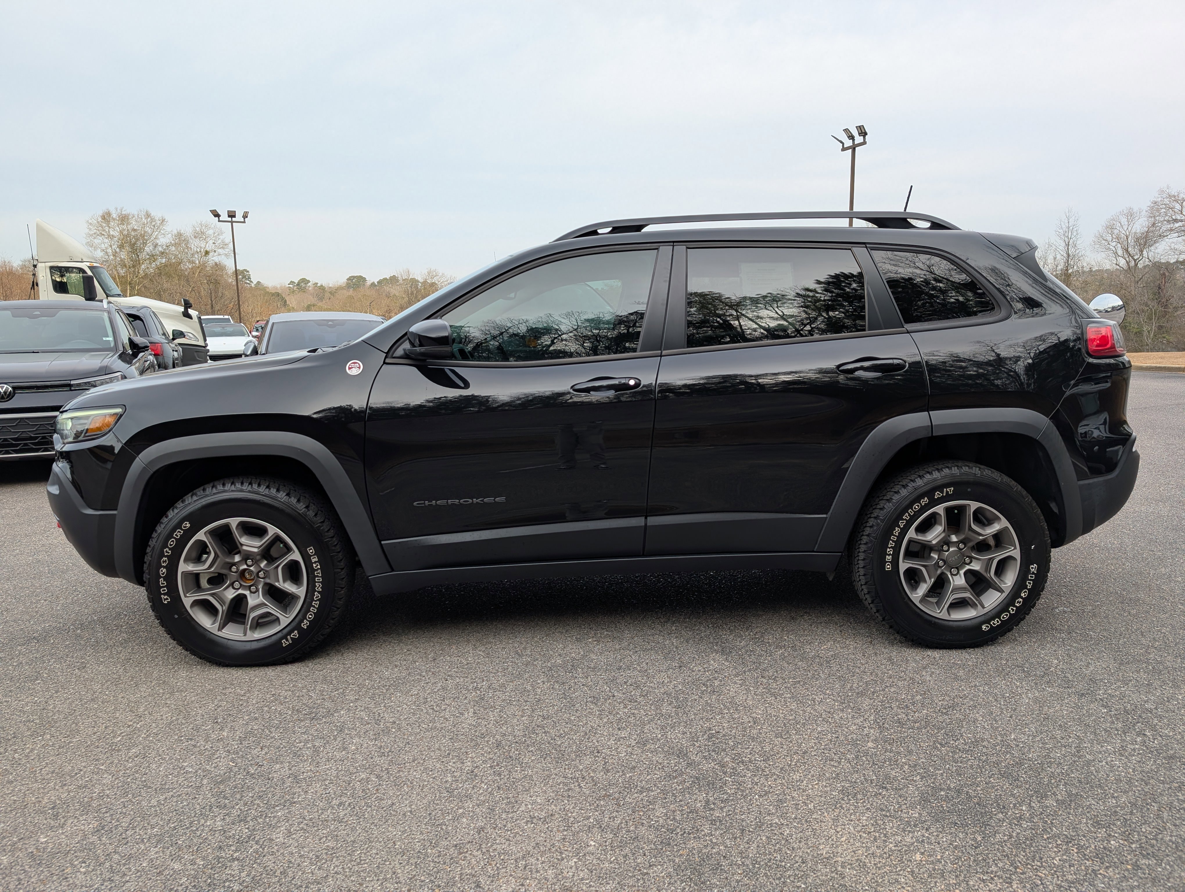 Used 2022 Jeep Cherokee Trailhawk image 6