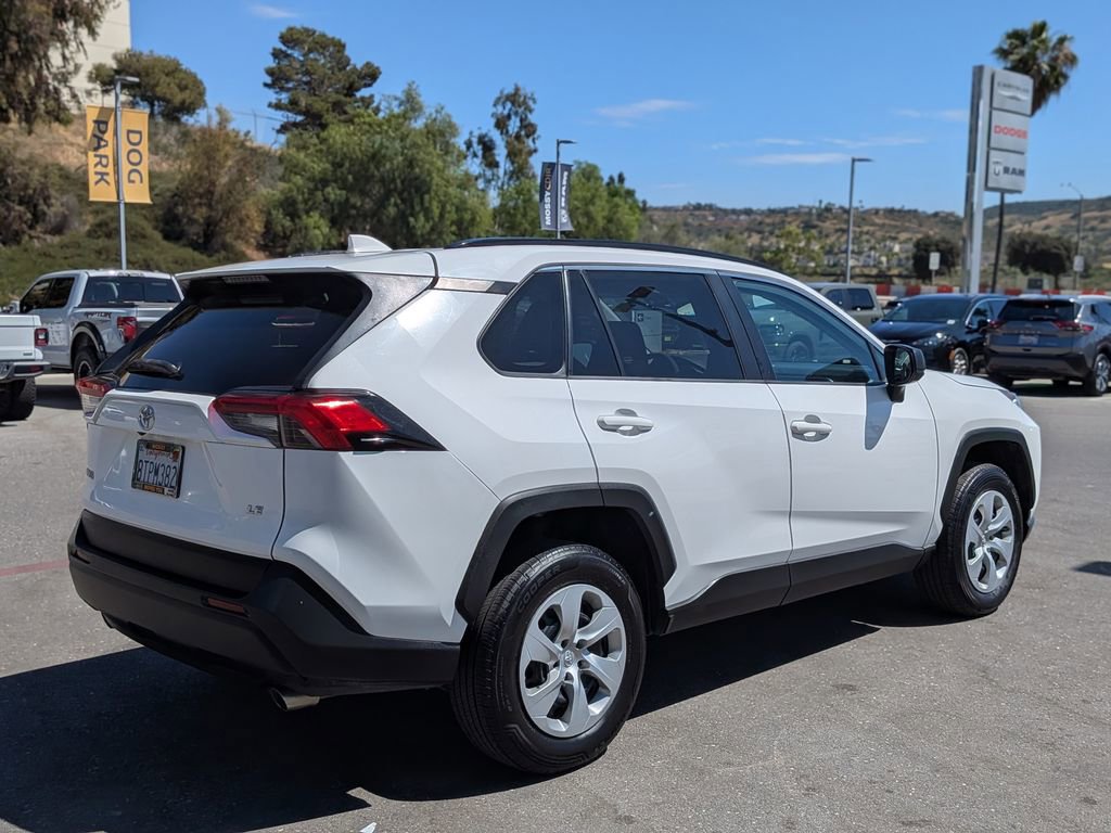 Used 2021 Toyota RAV4 LE image 9