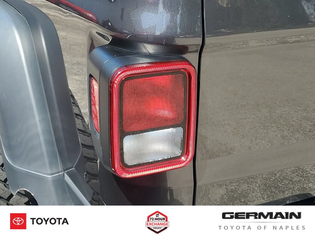 Used 2023 Jeep Gladiator Rubicon AWD/4WD image 17