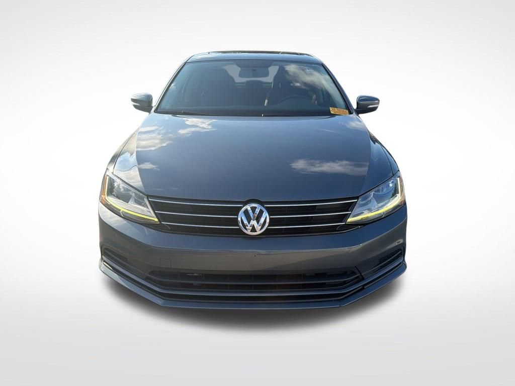 Used 2017 Volkswagen Jetta SE FWD image 2