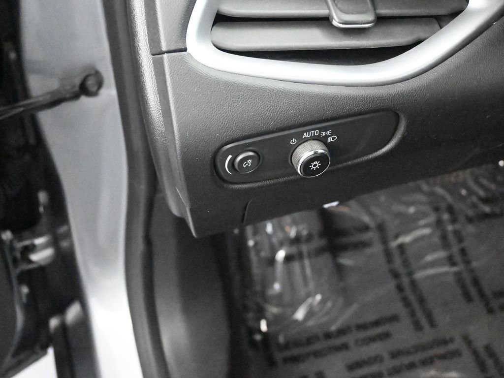 Used 2023 Chevrolet Malibu LT image 27