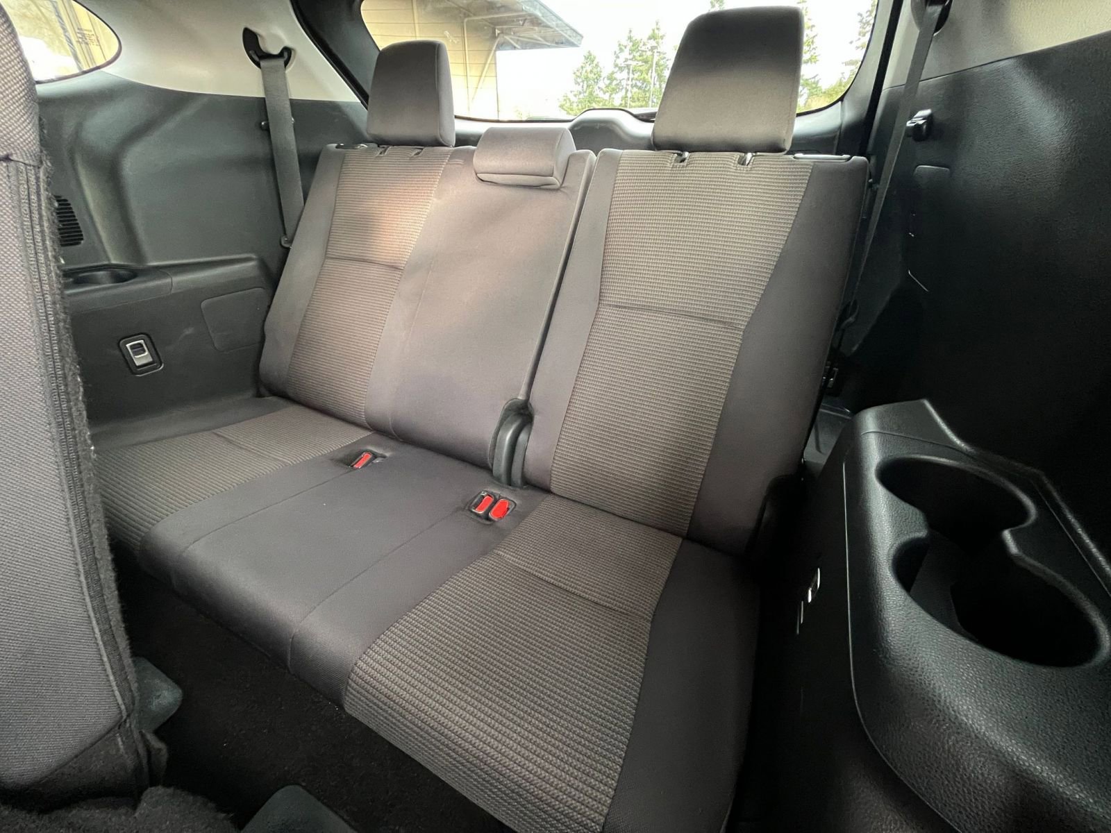 Used 2025 Toyota Highlander LE image 30