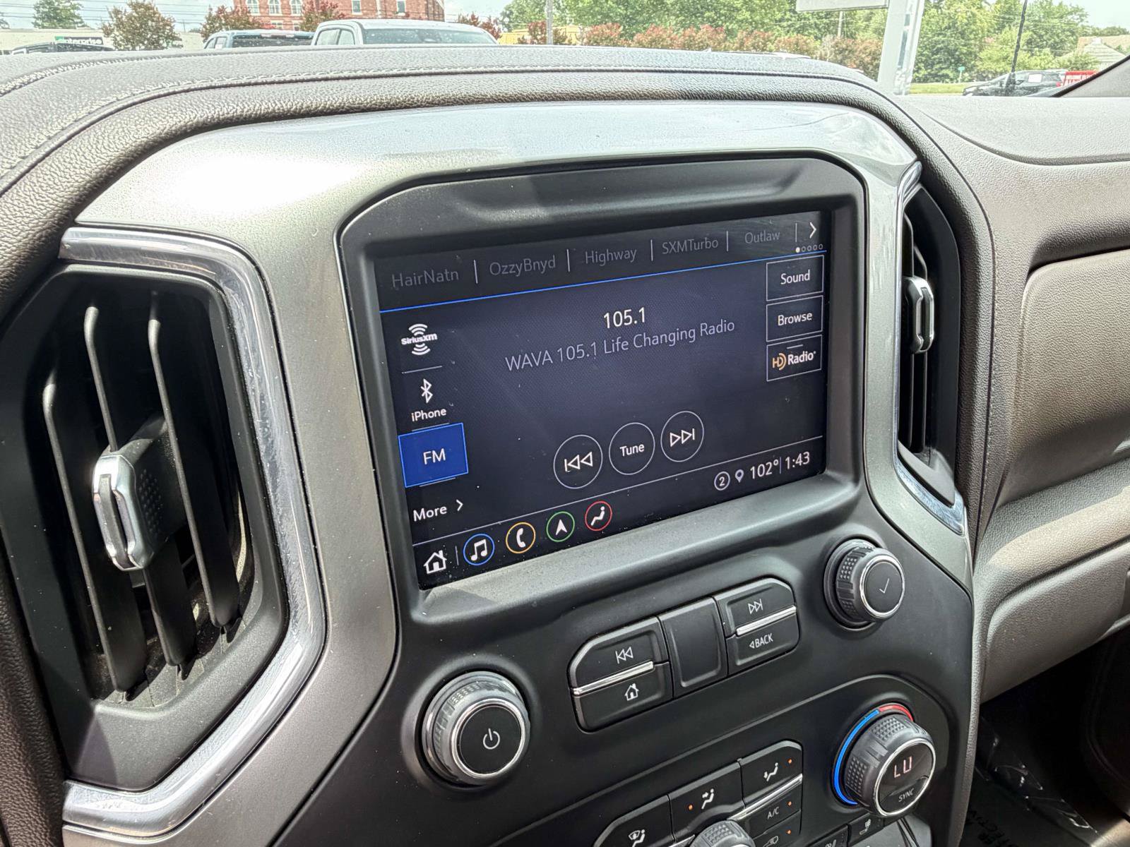 Used 2021 Chevrolet Silverado 1500 LTZ w/ LTZ Premium Package AWD/4WD image 10