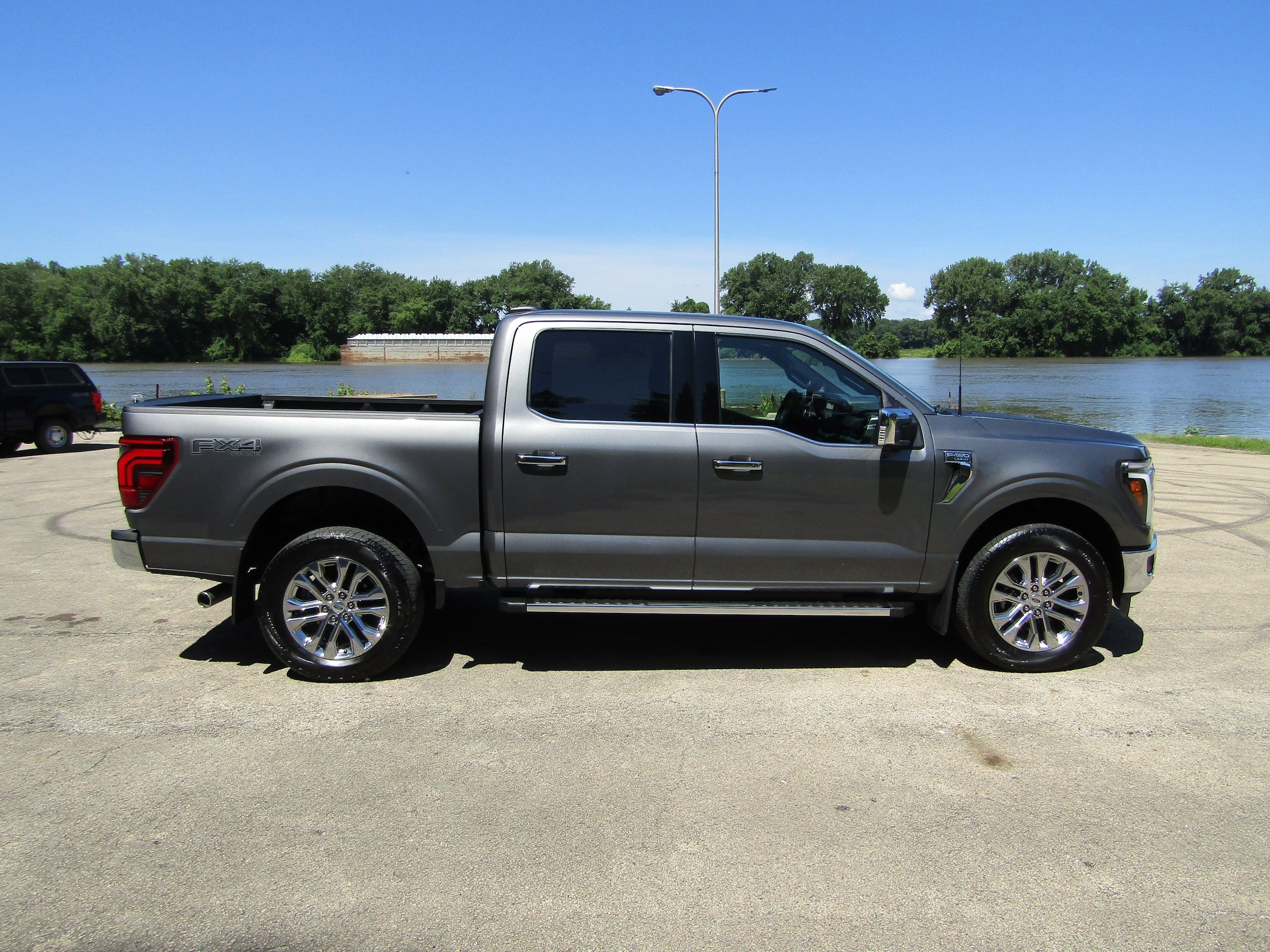 Used 2025 Ford F150 Lariat w/ Equipment Group 501A Mid AWD/4WD image 5