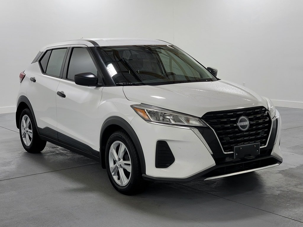 Used 2022 Nissan Kicks S FWD image 2