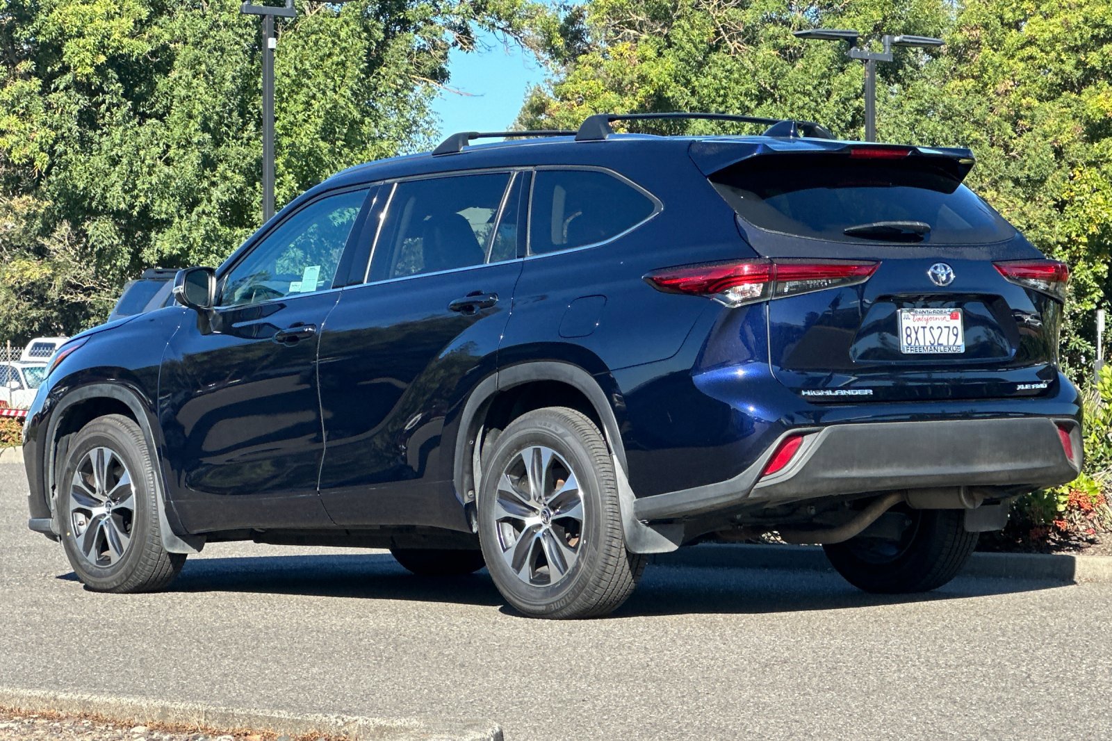 Used 2021 Toyota Highlander XLE image 6