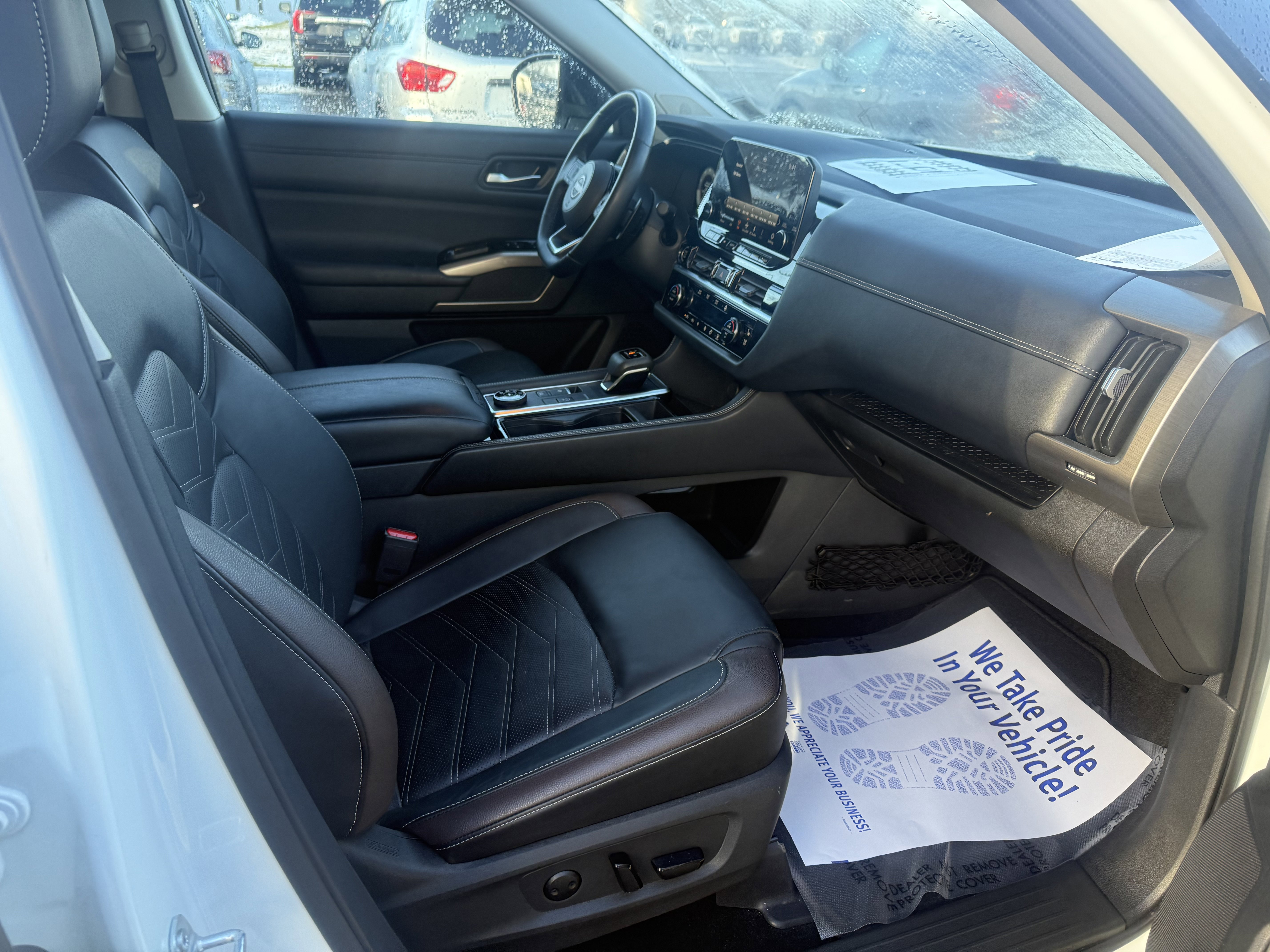 Used 2024 Nissan Pathfinder Platinum image 13