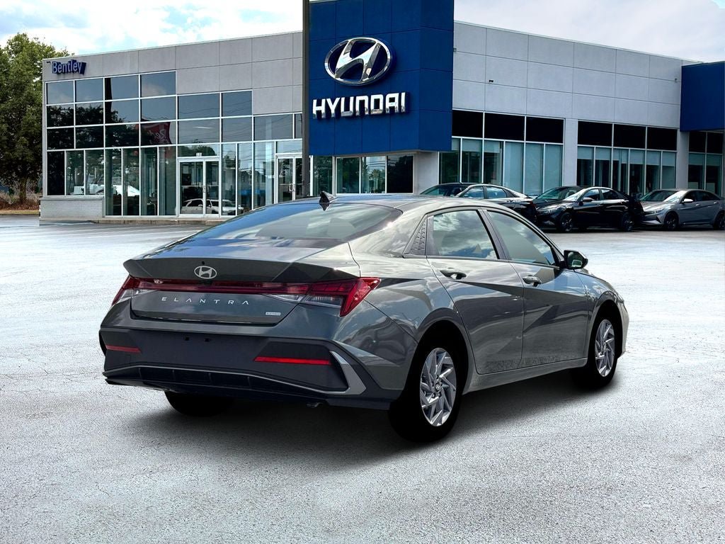 New 2026 Hyundai Elantra Hybrid FWD image 9