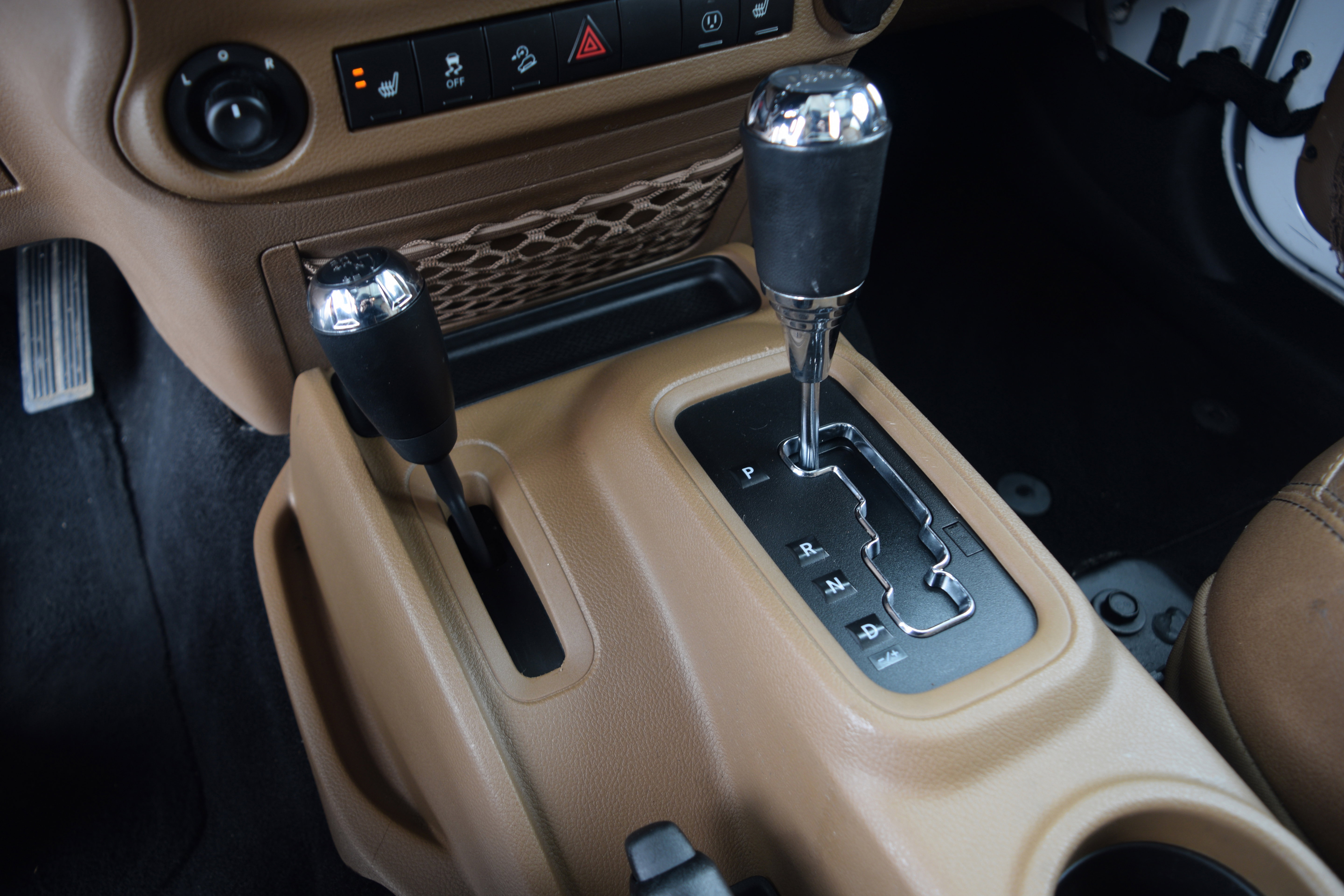 Used 2014 Jeep Wrangler Unlimited Sahara w/ Connectivity Group image 10