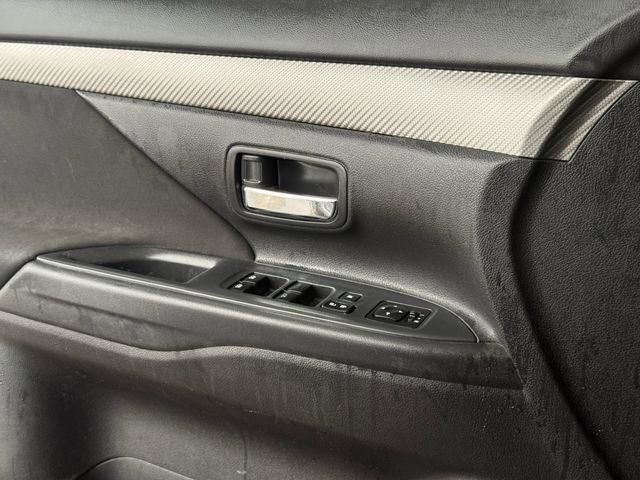 Used 2017 Mitsubishi Outlander SE image 21