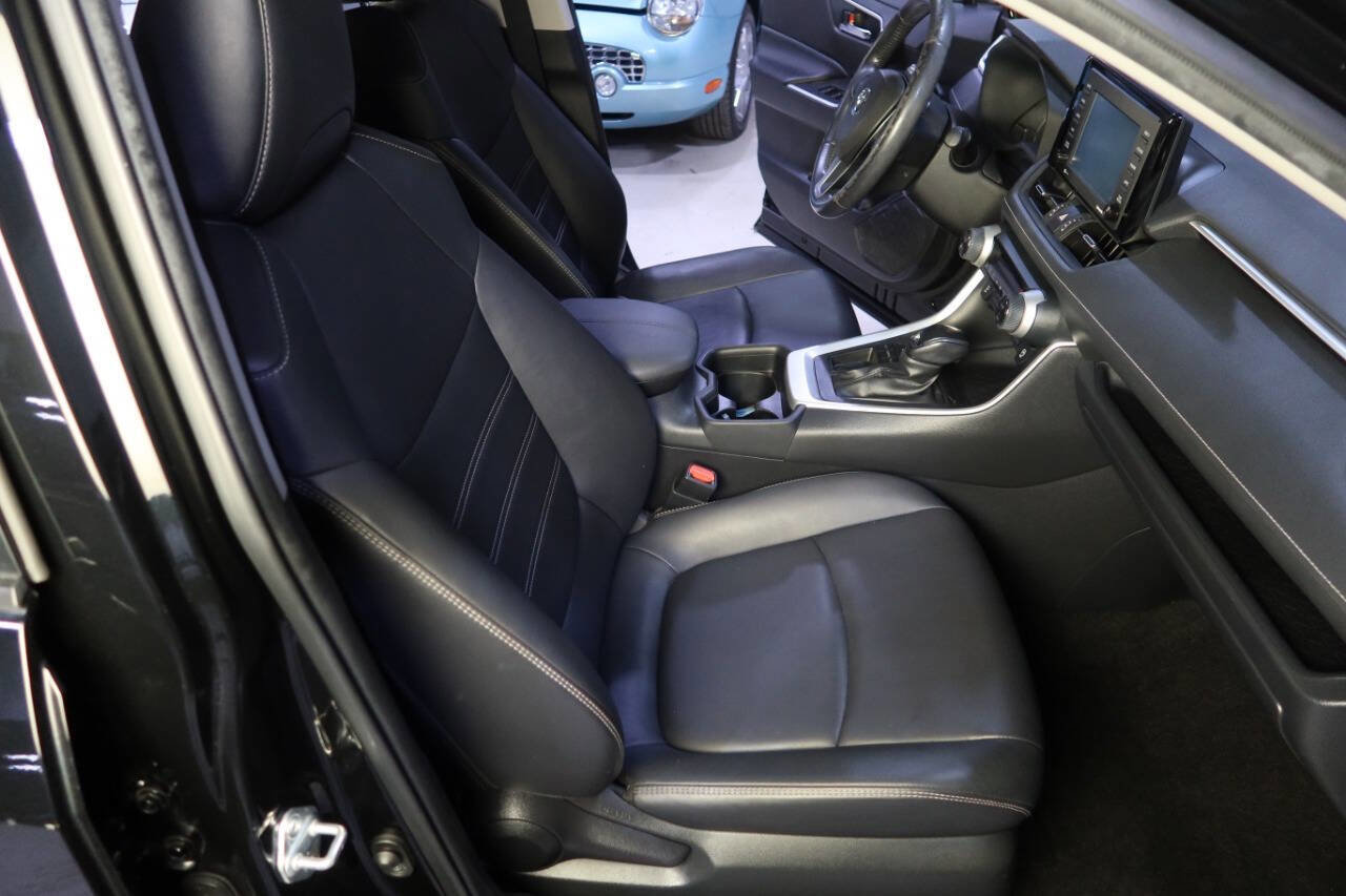 Used 2020 Toyota RAV4 XLE Premium image 13