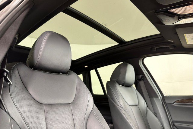 Used 2024 BMW X3 sDrive30i w/ Convenience Package RWD image 16