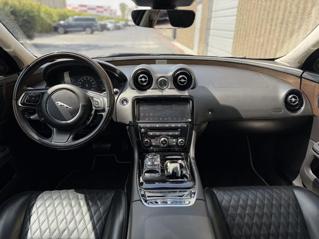 Used 2019 Jaguar XJ L Supercharged RWD image 16