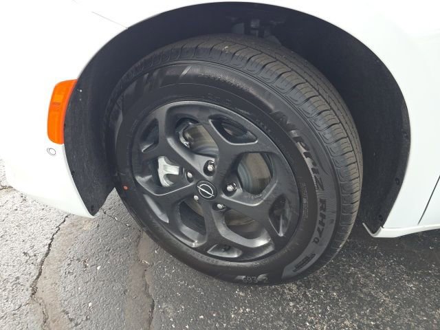 Used 2026 Chrysler Pacifica Premium image 58