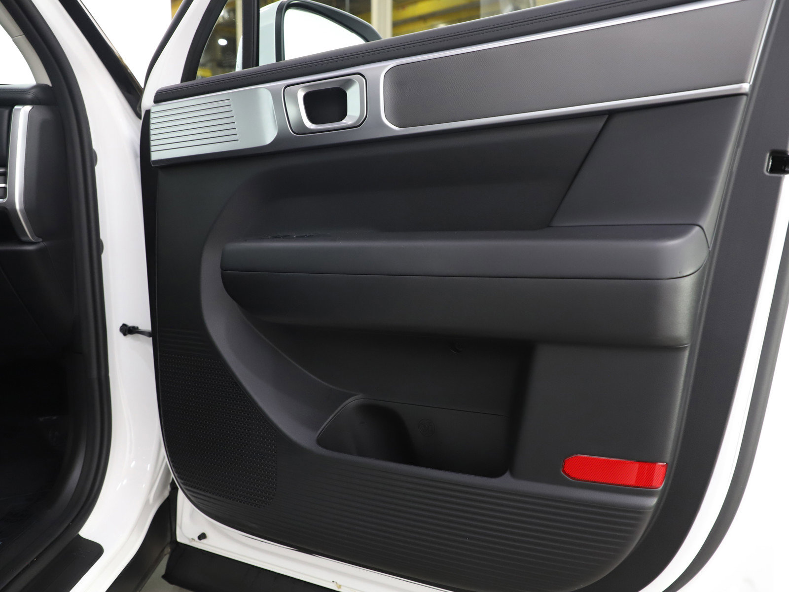 Used 2025 Hyundai Santa Fe SE image 9