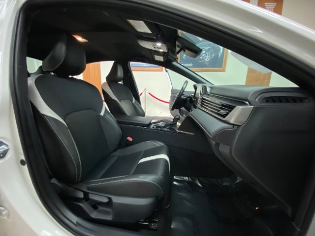 Used 2025 Toyota Camry SE FWD image 16