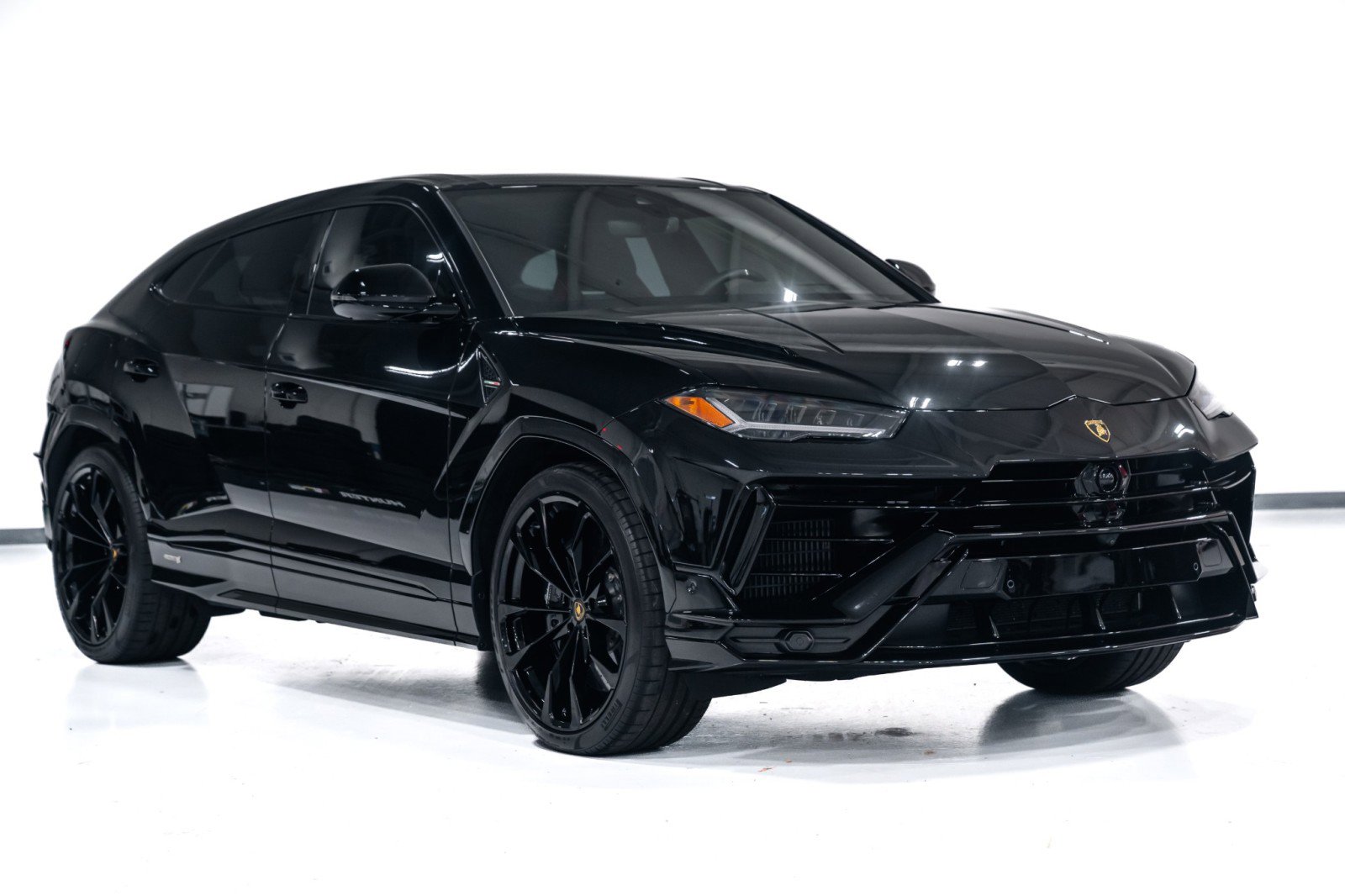 Used 2024 Lamborghini Urus S image 2