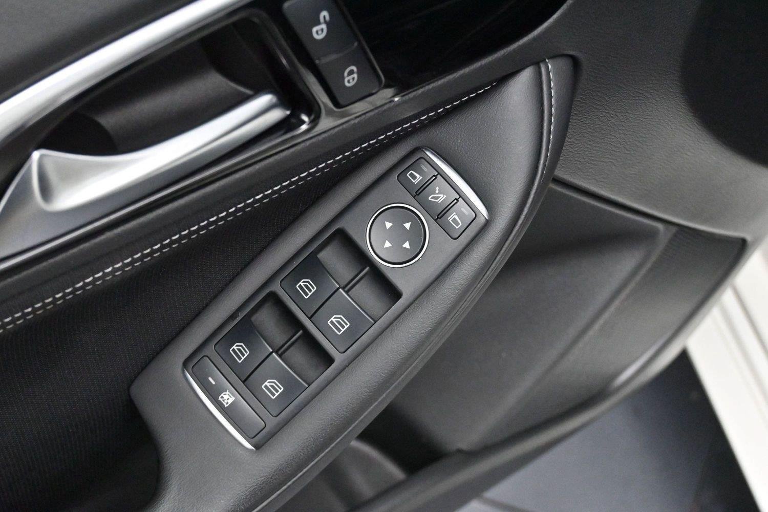 Used 2018 INFINITI QX30 FWD image 11
