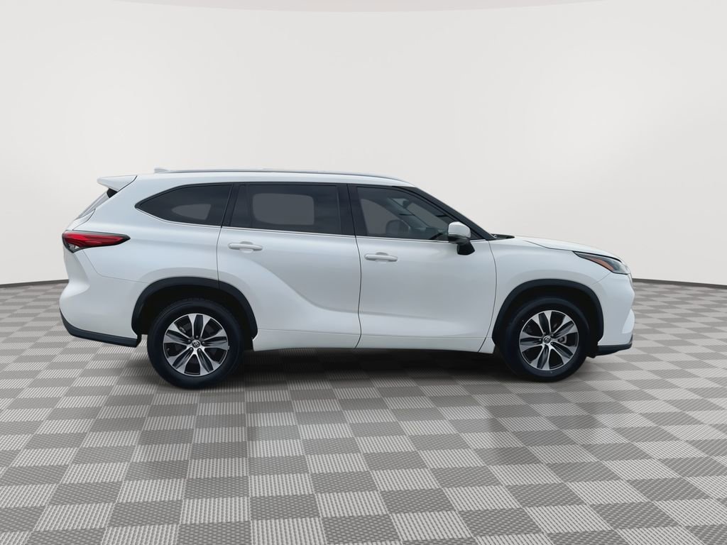 Used 2021 Toyota Highlander XLE FWD image 9