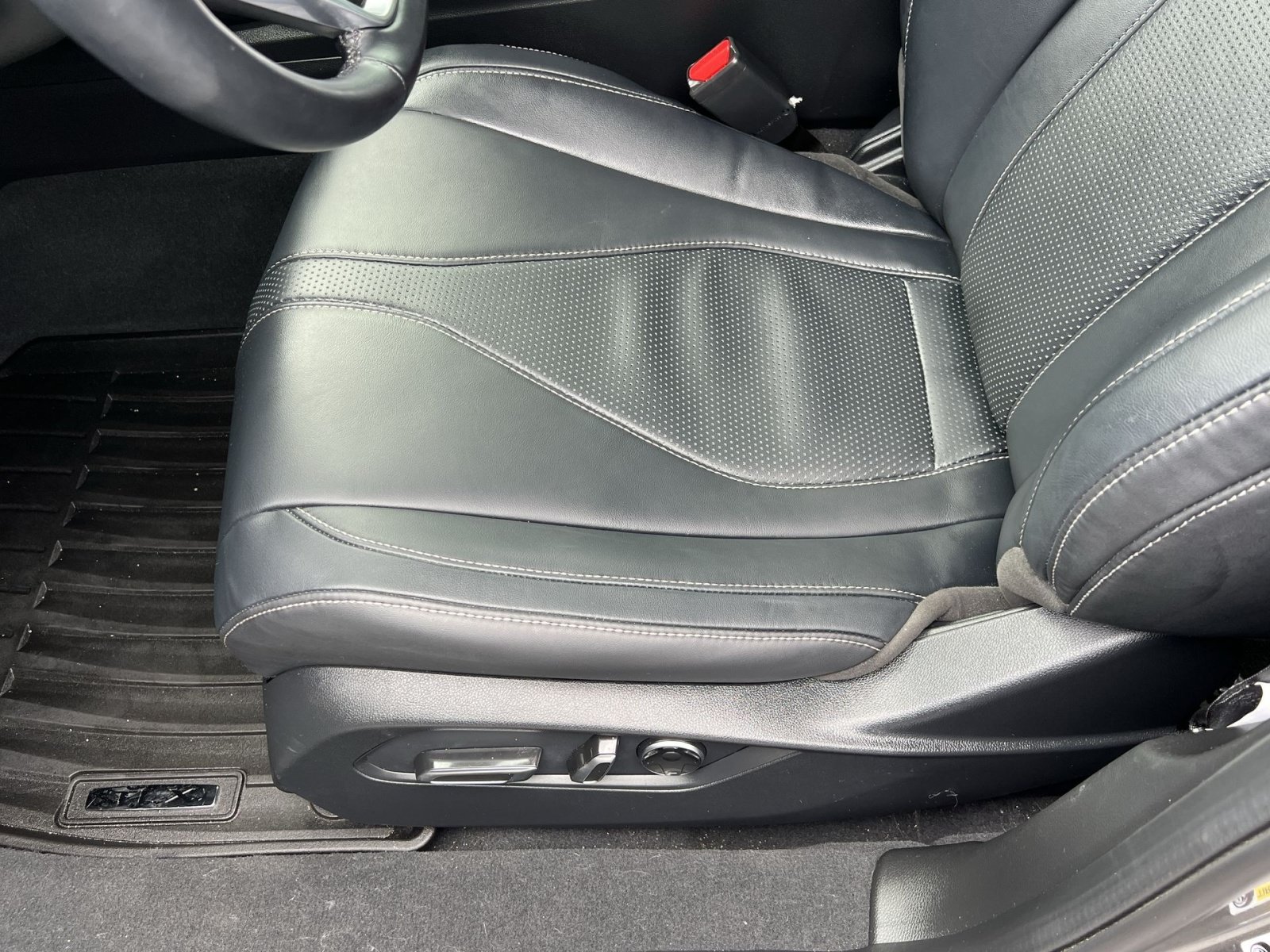 Certified 2025 Acura TLX w/ Technology Package FWD image 11