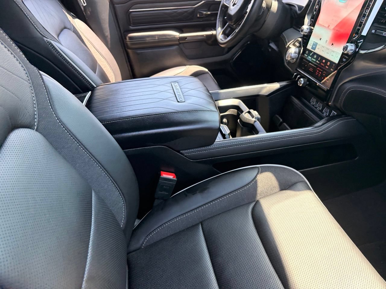 Used 2025 RAM 1500 Limited AWD/4WD image 11