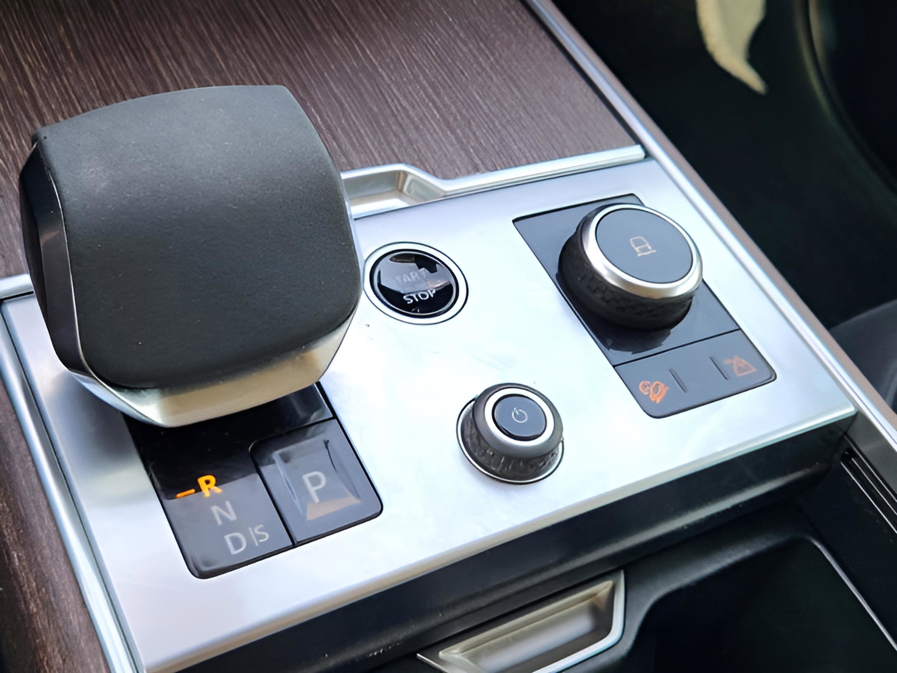 Used 2023 Land Rover Range Rover SE image 15