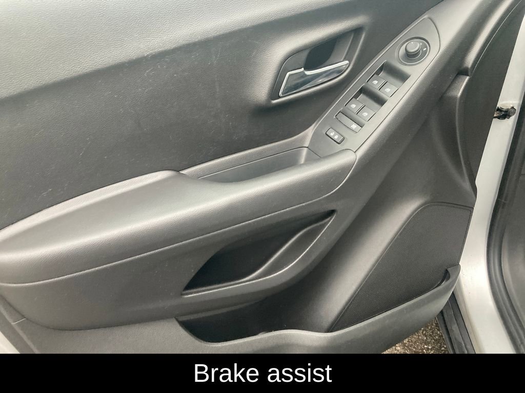 Used 2019 Chevrolet Trax LT w/ LT Convenience Package image 13