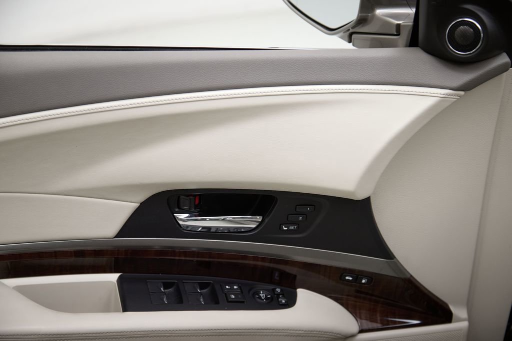 Used 2014 Acura RLX Hybrid w/ Technology Package image 12