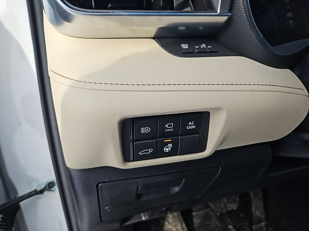 Used 2023 Toyota Highlander Platinum image 17