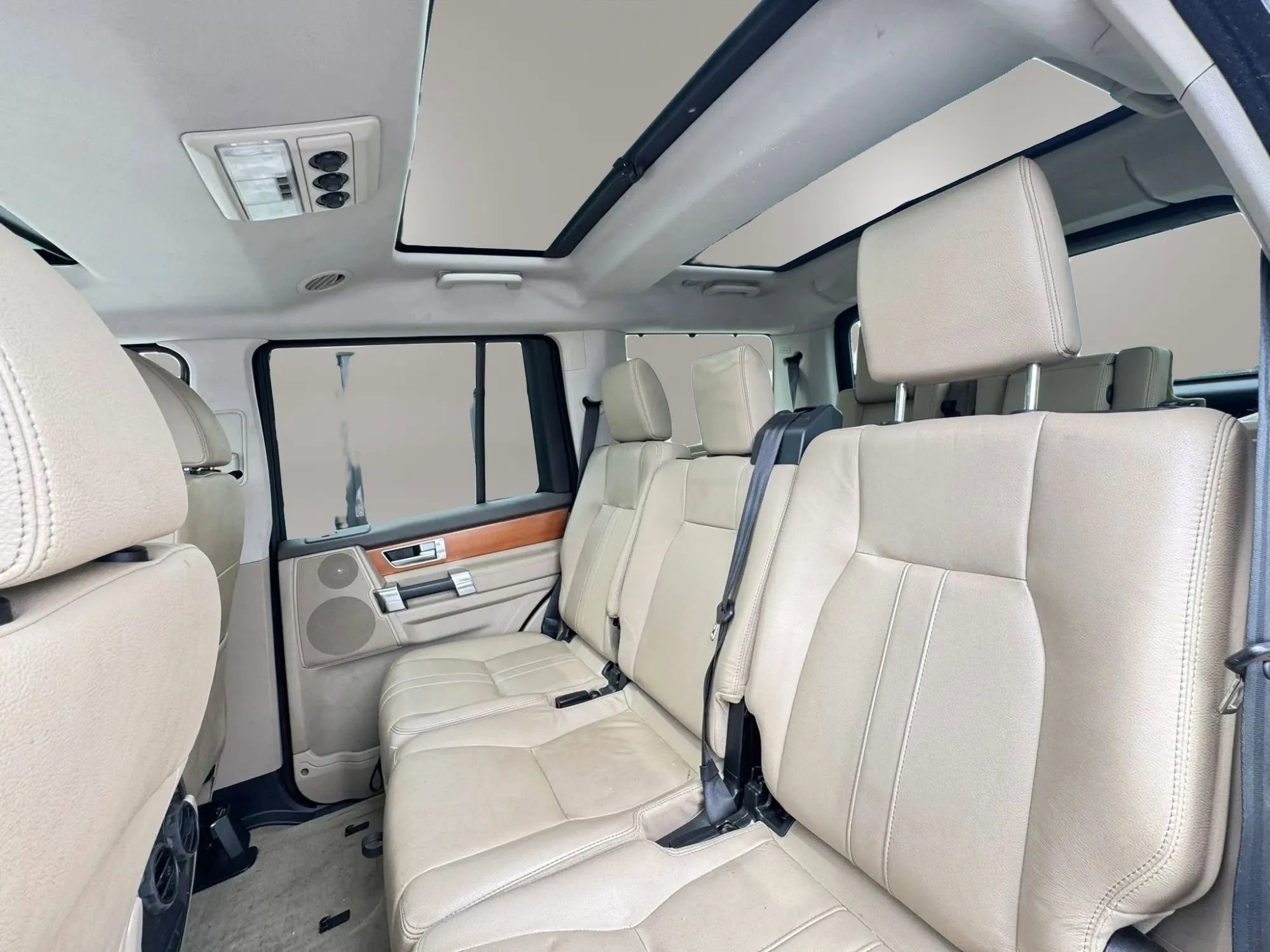 Used 2015 Land Rover LR4 HSE AWD/4WD image 12