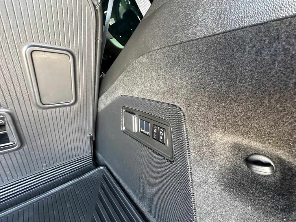 Used 2025 Cadillac Escalade Sport RWD image 19