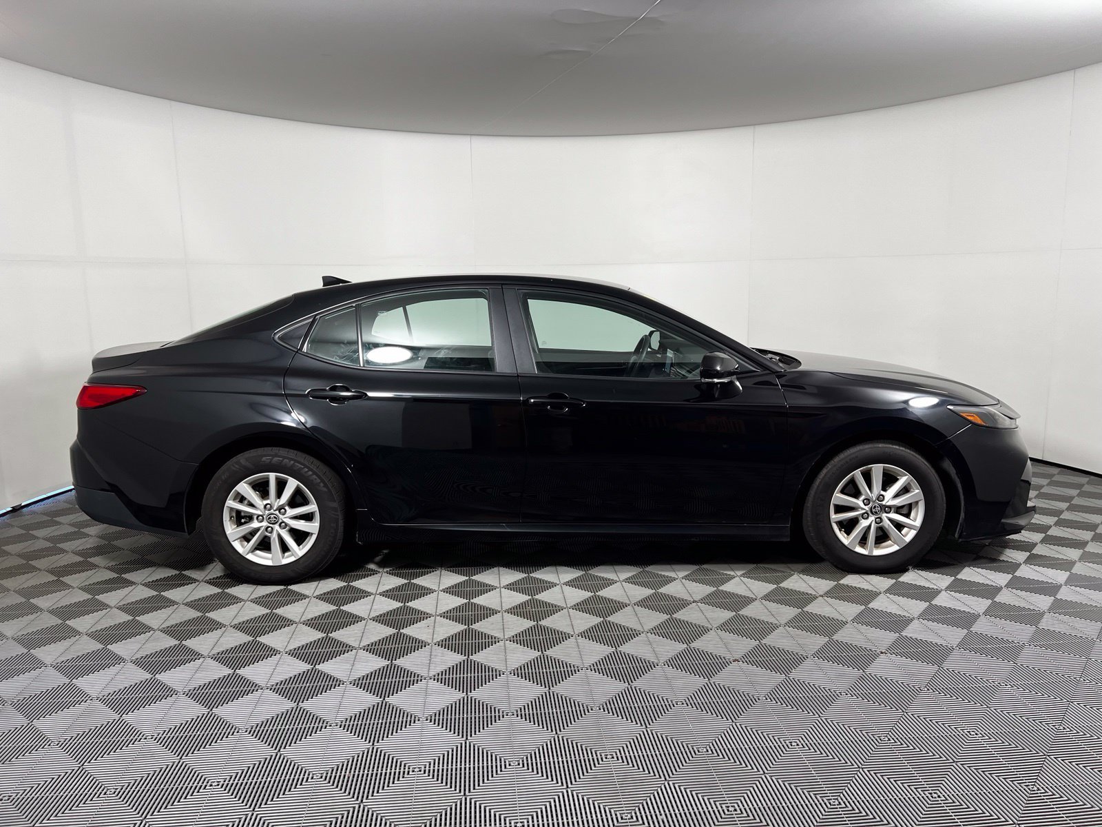 Used 2025 Toyota Camry LE FWD image 4