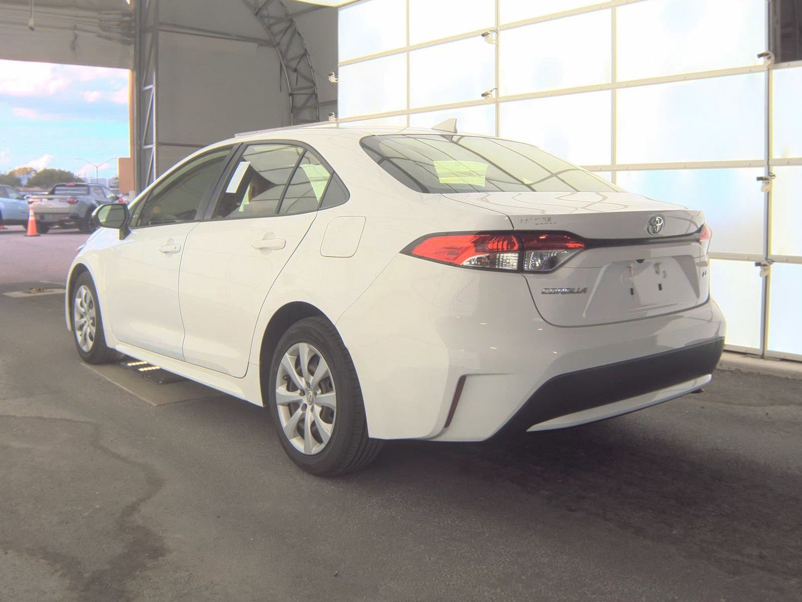 Used 2021 Toyota Corolla LE FWD image 8