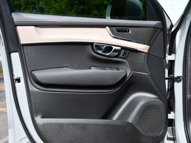 Used 2025 Volvo XC90 B6 Core w/ Protection Package Premier AWD/4WD image 10